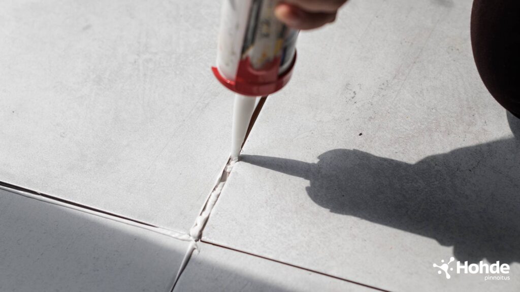 Laattasaumojen asennus